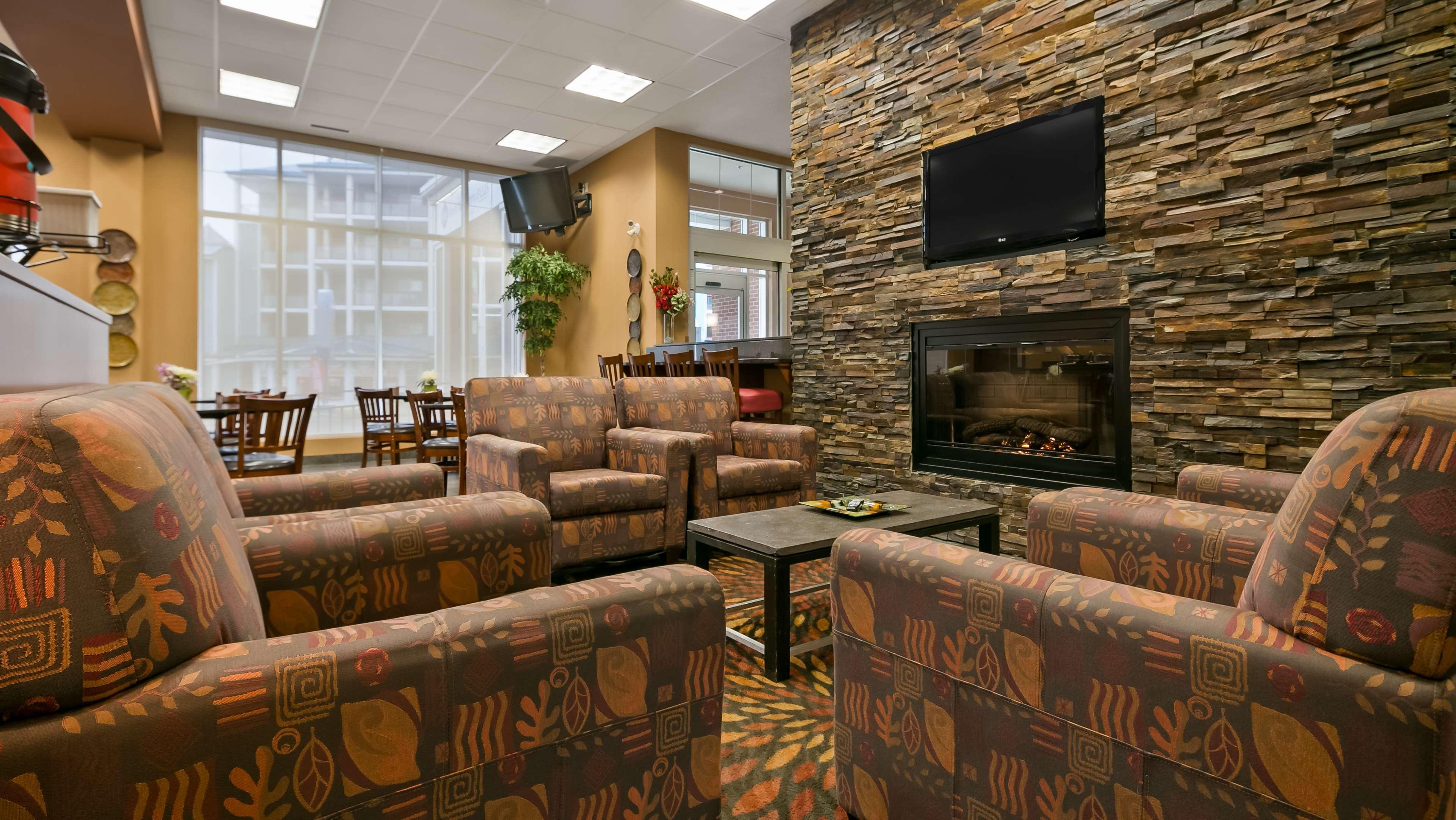 Best Western Plus Chateau Inn Sylvan Lake Bagian luar foto